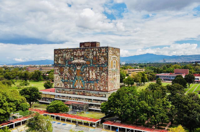 La UNAM fue fundada en 1910 como un proyecto de Justo Sierra, con el objetivo de crear una universidad moderna y autónoma.Foto: Gomnrz/Wikipedia   