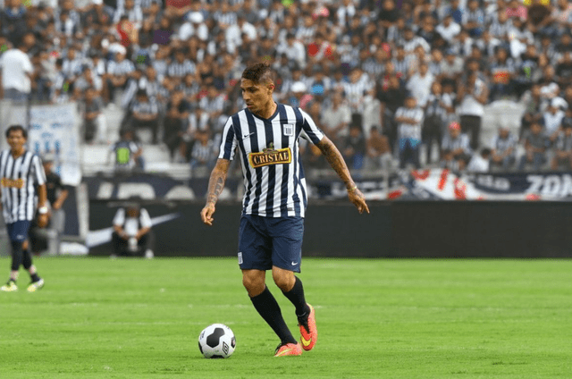  Paolo Guerrero nunca debutó oficialmente con Alianza Lima. Foto: difusión   