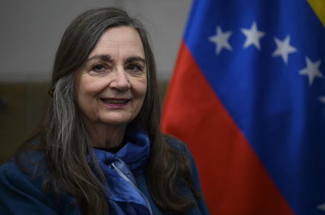 Jennie K. Lincoln presentó este ante la OEA "actas originales" de las elecciones en Venezuela. Foto: AFP.   