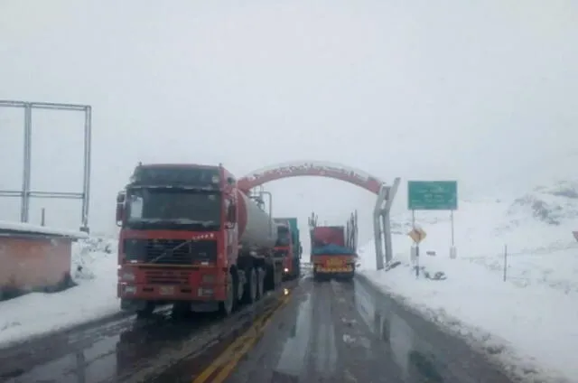  Una intensa neblina se registra en la Carretera Central desde el lunes 28 de octubre. Foto: Andina    