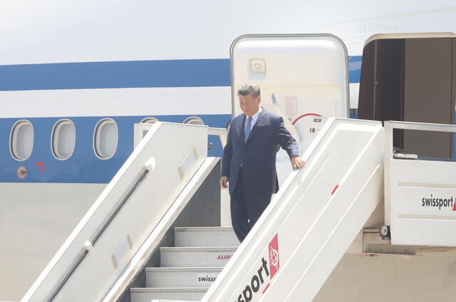 Llegada del Presidente de China, Xi Jinping a Lima, Perú, en el marco por la Cumbre APEC 2024, Fotos :Carlos Félix   