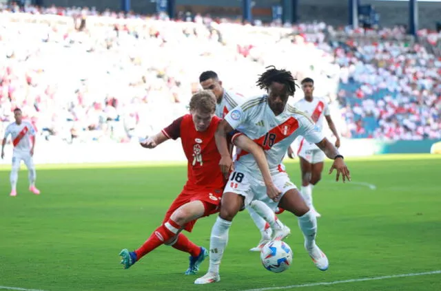  André Carrillo solo jugó con la selección peruana ante Canadá en la Copa América 2024. Foto: AFP   