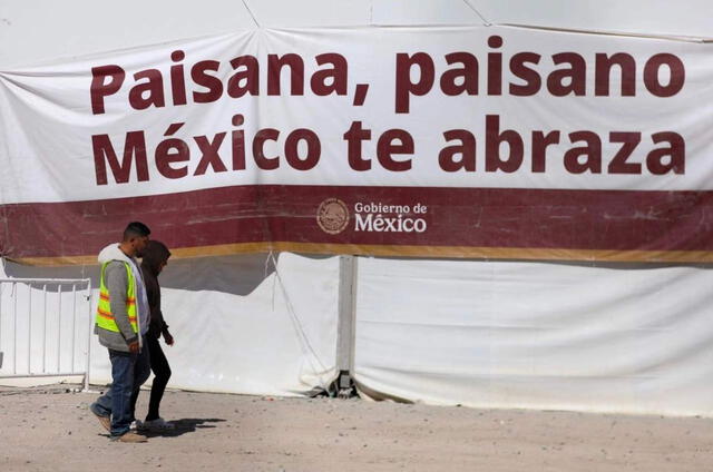 Los mexicanos llegan a los centros de bienvenida implementados por Claudia Sheinbaum. Foto: AFP. Los mexicanos llegan a los centros de bienvenida implementados por Claudia Sheinbaum. Foto: AFP.
