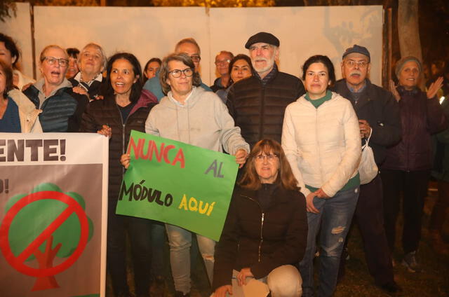 Rechazan la decisión de la Municipalidad de Miraflores en implementar módulo de seguridad en las áreas verdes. Foto: Carlos Félix Rechazan la decisión de la Municipalidad de Miraflores en implementar módulo de seguridad en las áreas verdes. Foto: Carlos Félix