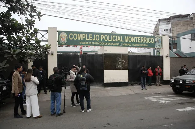 Jossimar Cabrera se presentó en la Comandancia de Interpol en Monterrico con su abogado. Foto: Marco Cotrina/LR.   