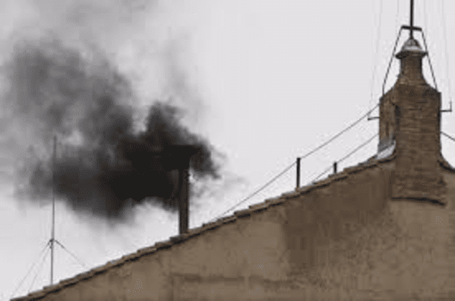 Black smoke in the vatican, a new pope has not yet been elected. Photo: RTVE Black smoke in the vatican, a new pope has not yet been elected. Photo: RTVE