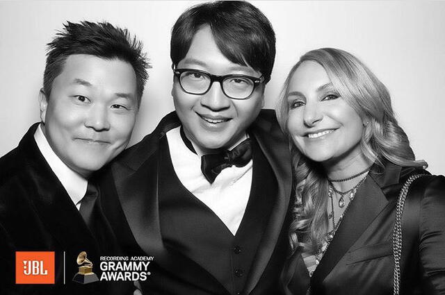 Imágenes de los ejecutivos que representan a BTS en fiesta de los Grammy