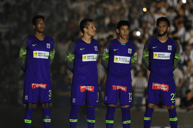 Ítalo Espinoza junto a Leao Butrón, Franco Saravia y Pedro Gallese en la Noche Blanquiazul 2020. Foto: La República