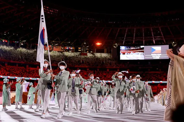 Delegación surcoreana desde el Estadio Olímpico de Tokio. Foto: Odd ANDERSEN/AFP