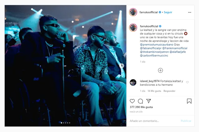 Reggaetonero asistió a la premiación junto a su hermano y compartió el momento en Instagram.