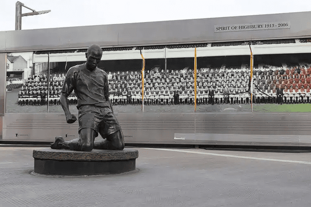 Los mejores futbolistas que fueron inmortalizados con estatuas en el mundo