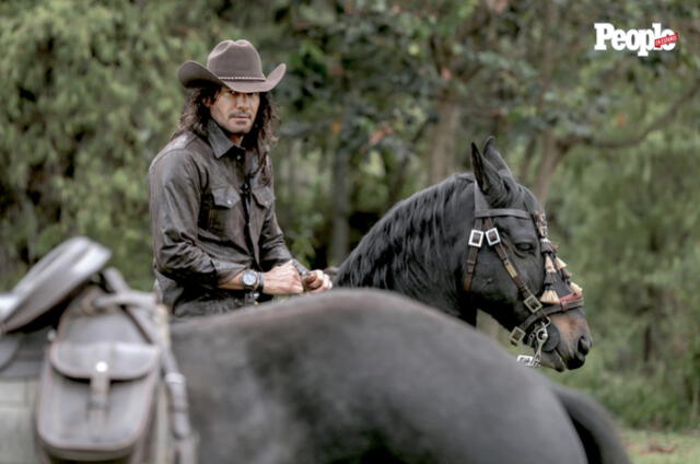 Mario Cimarro desde el set de rodaje de Pasión de gavilanes 2. Foto: People en español/Telemundo