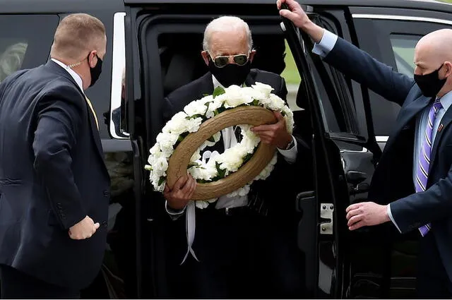 El exvicepresidente y candidato presidencial demócrata Joe Biden llega para presentar sus respetos a los miembros del servicio caídos en el Día de los Caídos en un monumento a los veteranos en New Castle. (Foto: Washington Post)