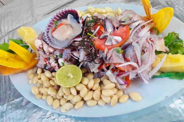 El ceviche de caballa es un plato de la gastronomía peruana el cual es muy consumido en Piura.
