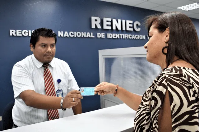 Reniec mostró su rechazo en el primer caso debido a que los apellidos son irrenunciables e inmodificables. Foto: Andina  