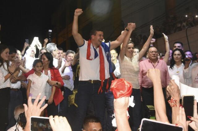  Al 96,84% de votos procesados, el TSJE reconoció a Santiago Peña como el virtual presidente. Foto: AFP   