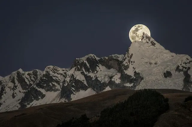  Superluna de julio en 2014, desde nevado Cashan, en Perú. Foto: Wilson García - NatGeo   