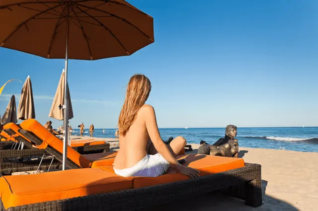 El nudismo está permitido en la ciudad de Cap d'Agde, en la costa mediterránea de Francia. Foto: Camping.info   