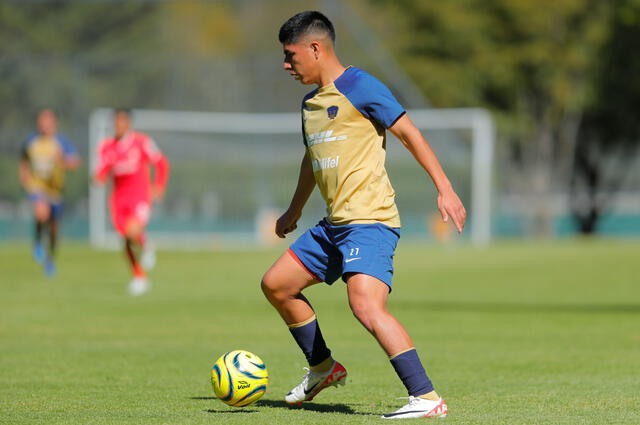 Quispe en los entrenamientos con Pumas. Foto: X/Pumas   