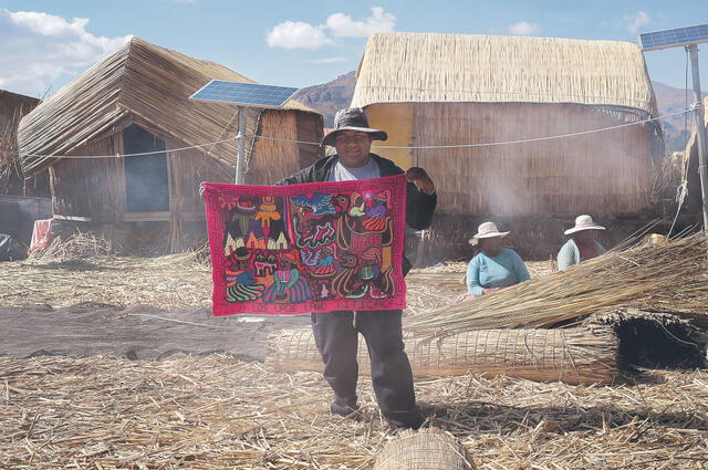  Ingresos. Los tejidos a base de totora dependen únicamente del turismo, dice Jaime Porcela. Foto: difusión   