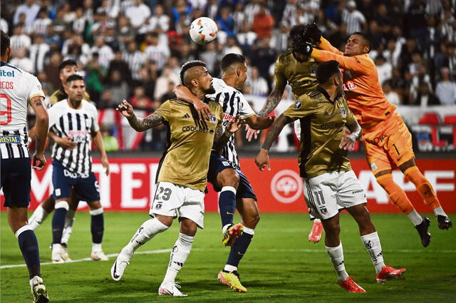  Alianza solo pudo empatar ante Colo-Colo en Lima 1-1 por la Libertadores. Foto: AFP    