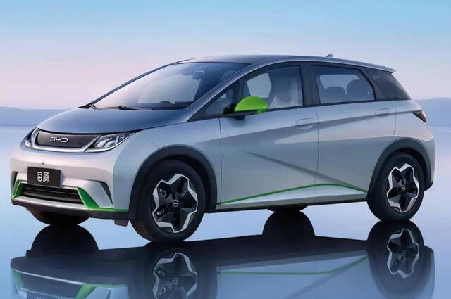 La competencia entre BYD y Tesla es intensa y reveladora de las dinámicas cambiantes en la industria automotriz. Foto: La Tercera.    