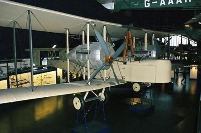 El avión que se utilizó para el primer vuelo transatlántico sin escalas permanece en el Museo de Ciencias de Londres. Foto: Billiken.    