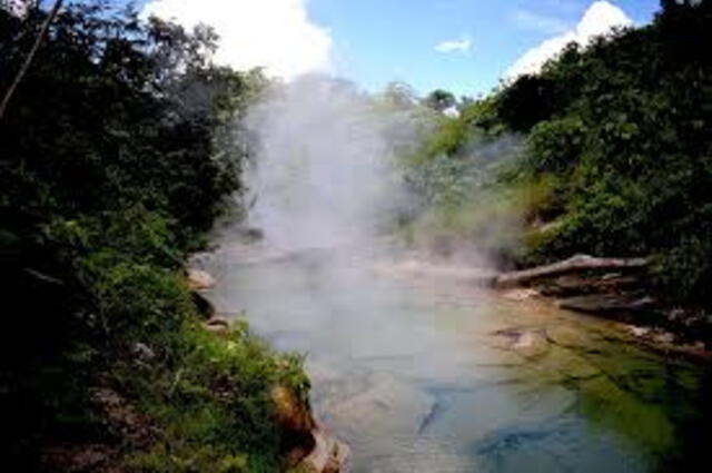 Este proceso no solo afecta la temperatura del río, sino que también enriquece el agua con minerales. Foto: Mochilea Perú. 