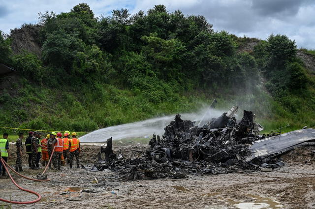 "El piloto fue rescatado y está siendo atendido", indicó Dan Bahadur Karki, portavoz del cuerpo armado. Foto: AFP.    