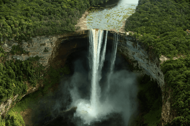 Las cataratas Kaieteur son un paisaje impresionante. Foto: Chris Radburn   