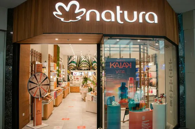  Natura se hizo de Avon en el año 2020, una medida que buscó ayudar a la economía de la compañía hoy en bancarrota. Foto: Fashion Network    