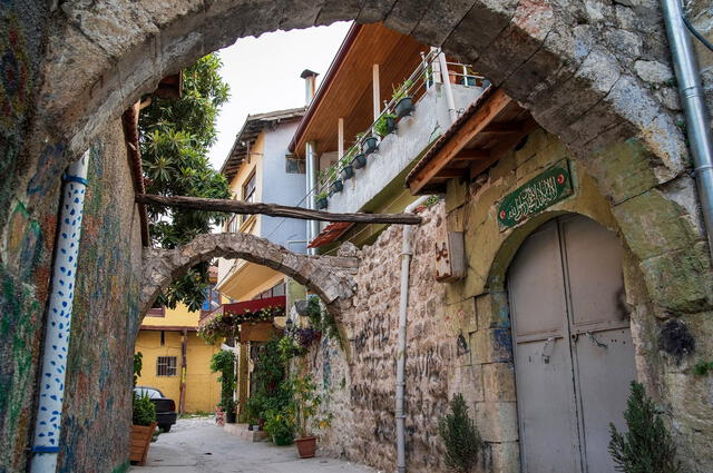 Una calle con casas tradicionales de Antakya. Foto: dailysabah