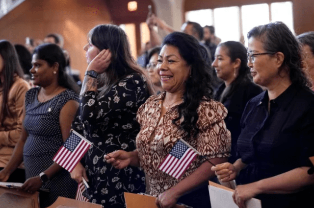 Millones de migrantes en Estados Unidos hablan español. Foto: Telemundo   