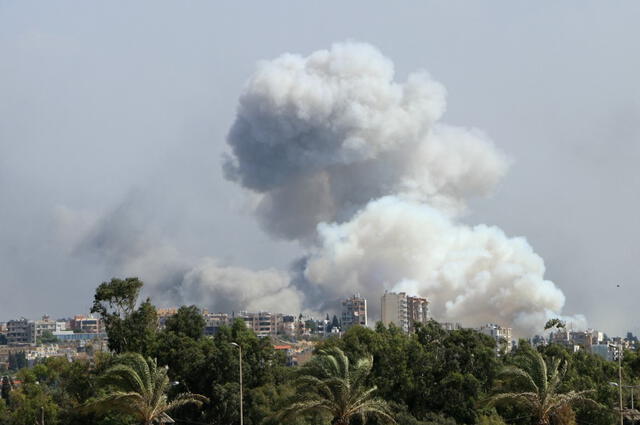 El ejército israelí pidió a la población libanesa que se alejara de los objetivos de Hezbolá y prometió llevar a cabo ataques más "amplios y precisos" contra el grupo apoyado por Irán.   