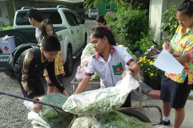  Los alumnos son los que están a cargo de labores que en otras instituciones estarían reservadas únicamente para los mayores de edad. Foto: Mecchai Pattana   