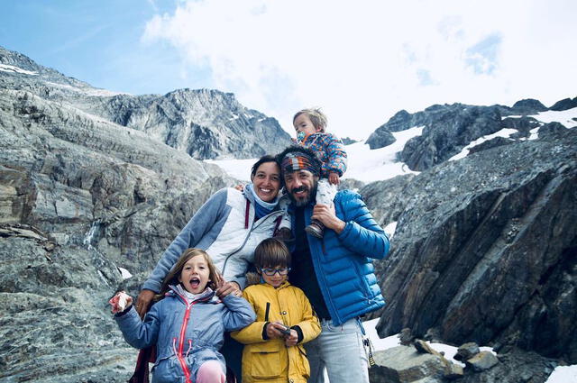 La familia 'Los Mundo', compuesta por Marta Bruyel, Daniel Gimeno y sus tres hijos, inició en 2018 un viaje nómada en un camión 4x4, recorriendo 17 países de América. Foto: @losmundo.es/Instagram   