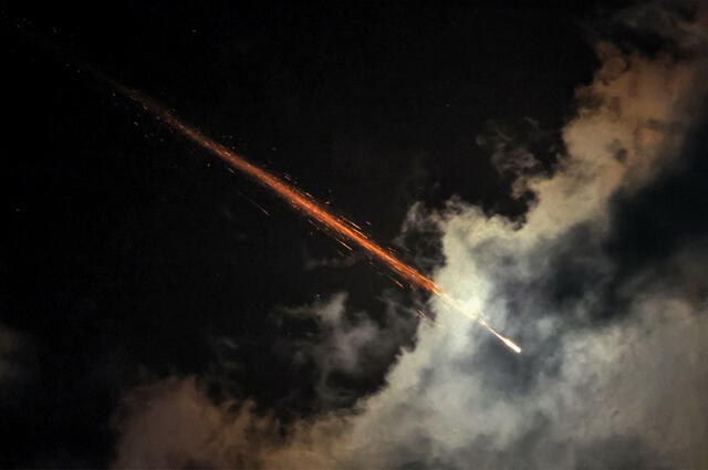  Proyectiles interceptados por Israel cerca de la ciudad septentrional de Baqa al-Gharbiya. Foto: AFP   