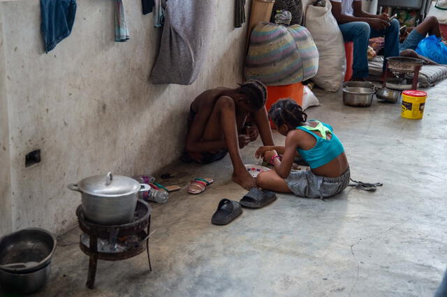  La magnitud de la tragedia obligó a la Policía Nacional de Haití a tomar medidas urgentes. Foto: AFP.   