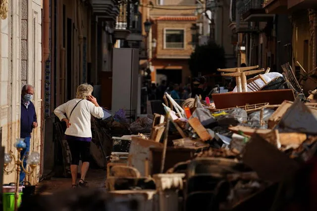 Miles han perdido todo tras las inundaciones que han afectado Valencia. Foto: AFP   