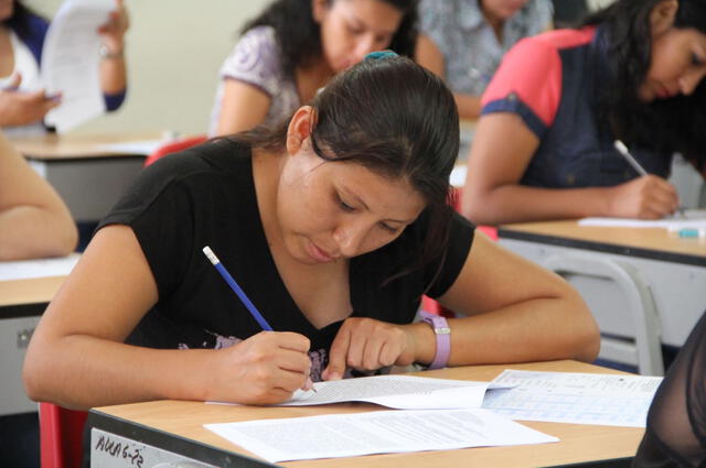 Personal administrativo de Educación podrían ser beneficiados con bono. 