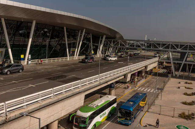 Aeropuerto Arturo Merino Benítez en Chile cuenta con diversos modos de transporte para entrada y salida. Foto: CPI Chile Aeropuerto Arturo Merino Benítez en Chile cuenta con diversos modos de transporte para entrada y salida. Foto: CPI Chile