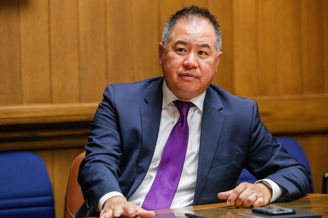  El es Phil Ting, quien promovió la Ley AB 1780 sobre prohibir la inscripción por legado. Foto: The Chronicle   