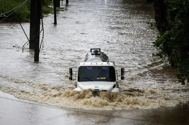  Así fue afectado El Caribe por la llegada del huracán Erin a sus países. Foto AFP   