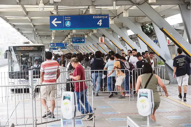  Alrededor de 700.000 personas se movilizan en el Metropolitano cada día. Foto: Difusión.   