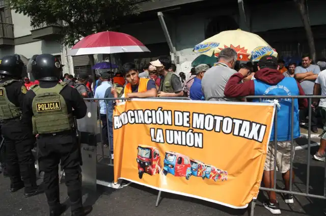 Los gremios de mototaxistas exigen cambios en las políticas que garanticen su seguridad. Foto: Carlos Felix