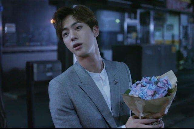 Jin está relacionado a la flor smeraldo en el B U. Foto: HYBE