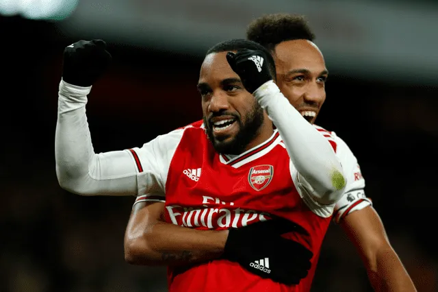 Alexander Lacazette y Pierre Aubameyang con camiseta del Arsenal. Foto: AFP