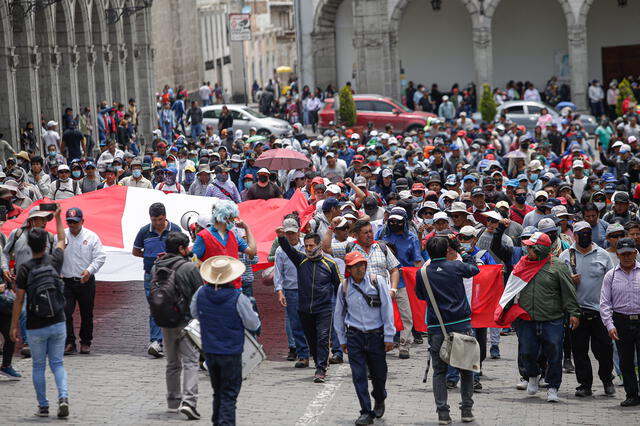 no se detienen. Gremios acuerdan seguir marchas contra el gobierno de la presidenta Dina Boluarte en Arequipa.