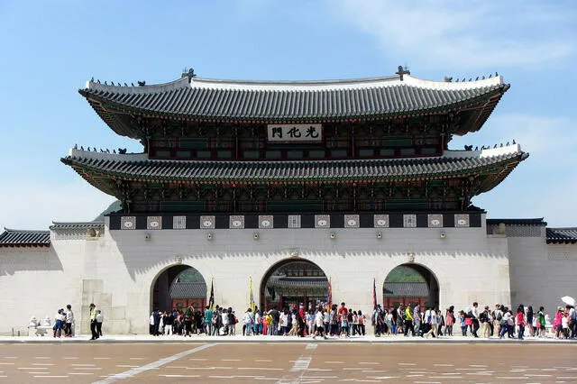 Gwanghwamun: puerta más grande del Palacio de Gyeongbokgung. Foto: vía Twitter