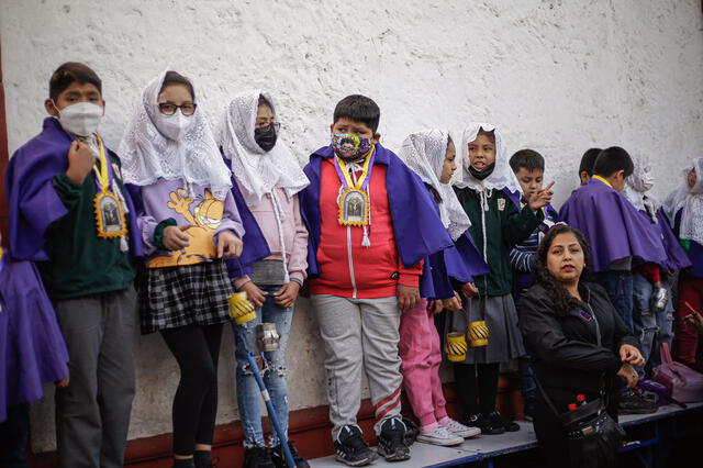 Los niños también dan muestras de fe. Foto: Rodrigo Talavera/La República